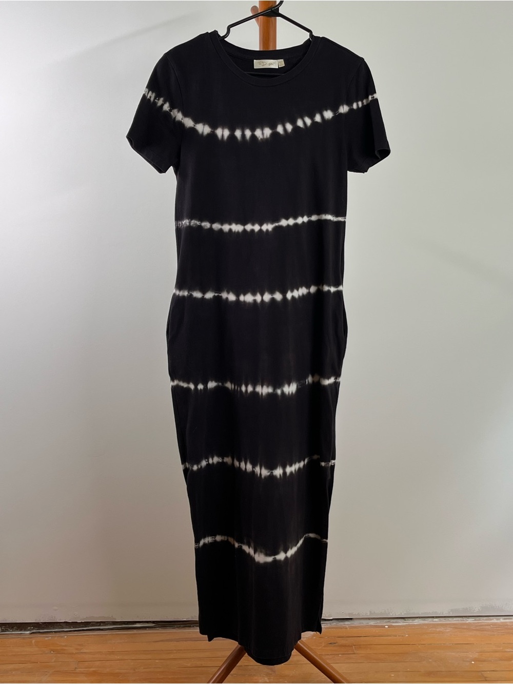 Black Tie-Dye Short-Sleeve Dress